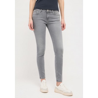 https://www.primamoda.cz/6292-44484-thickbox/mustang-damske-jeans-quincy-skinny-1014831-4000-201.jpg